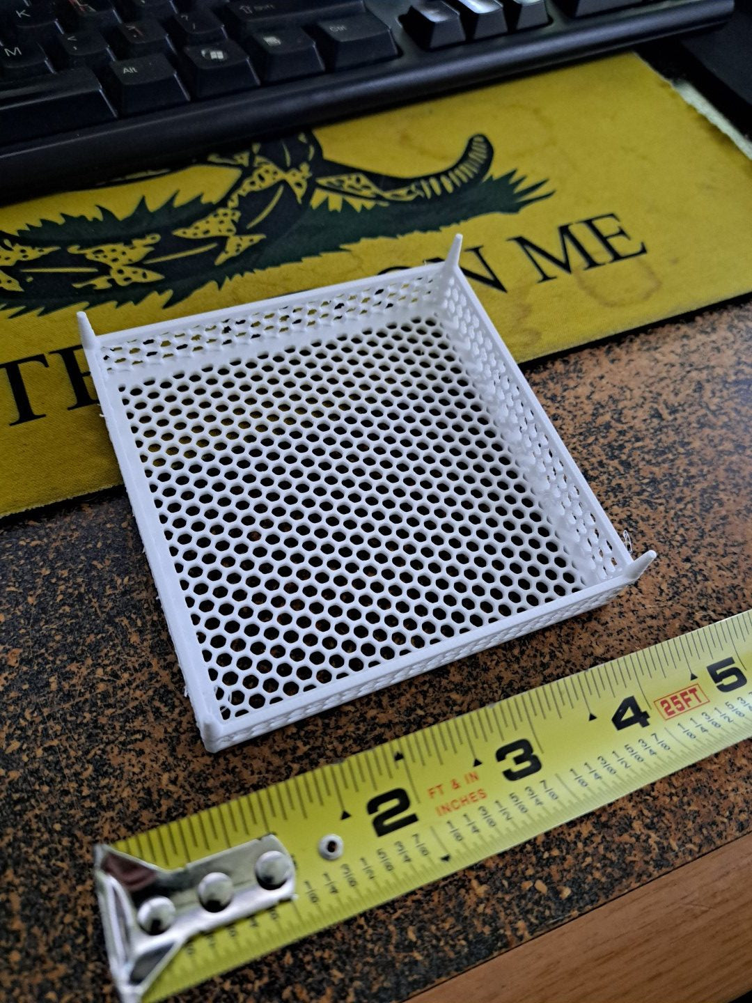 Queen Isolation Cage