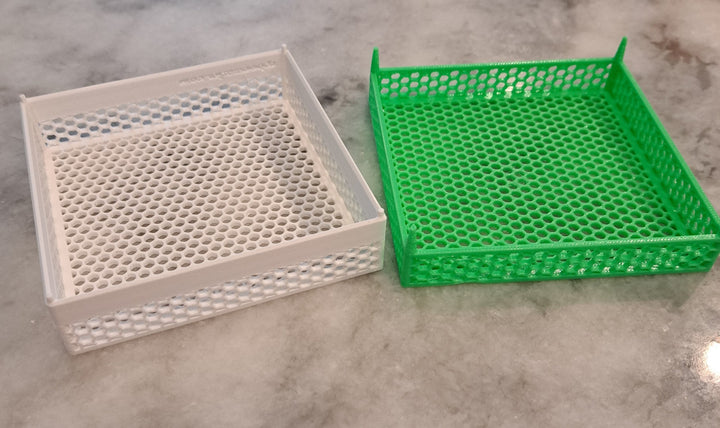 Queen Isolation Cage