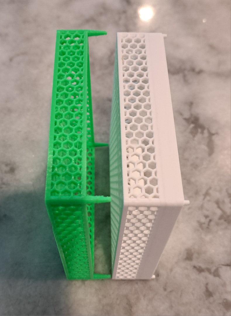 Queen Isolation Cage