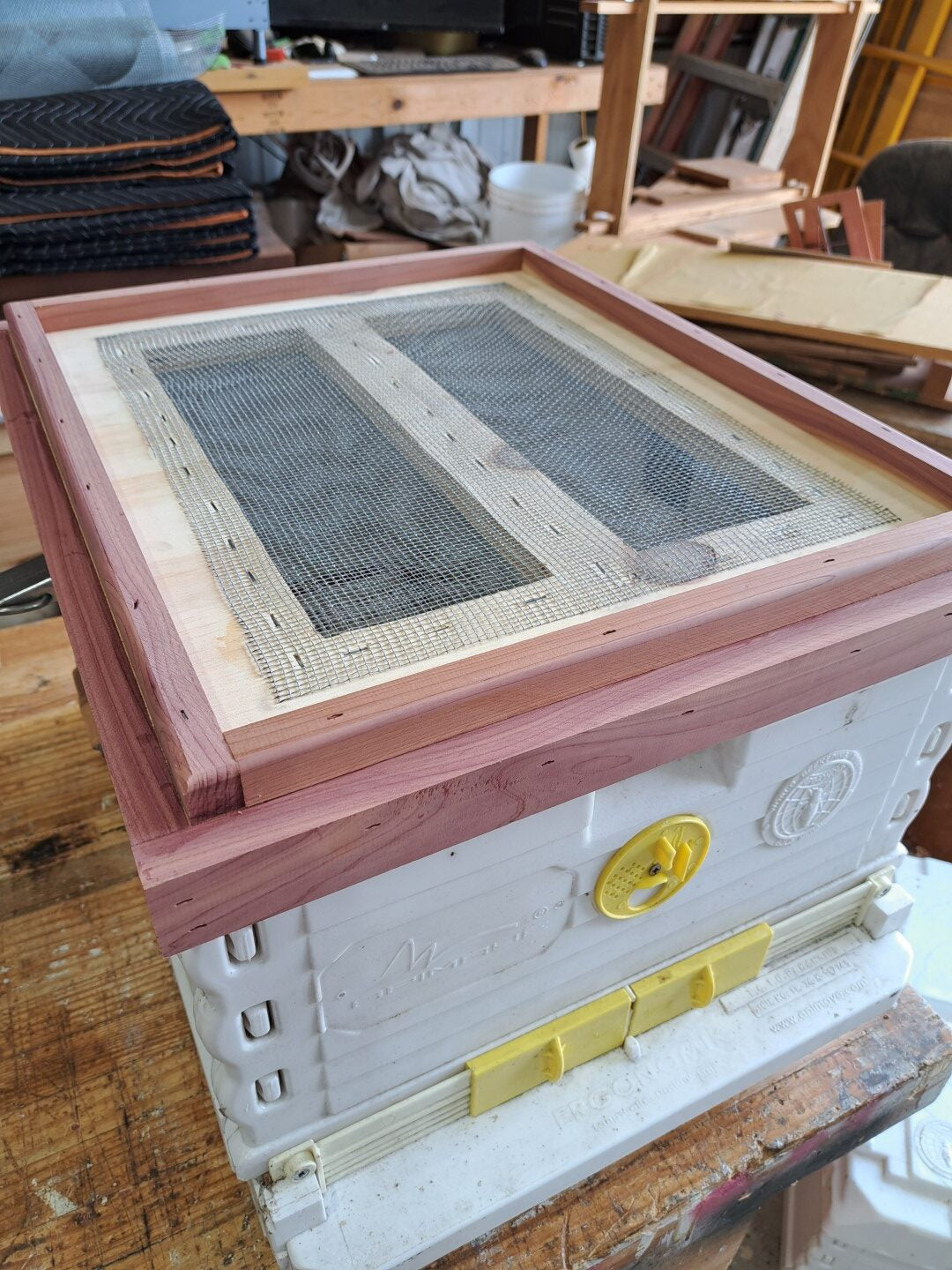 Cedar Double Screen Board for Apimaye