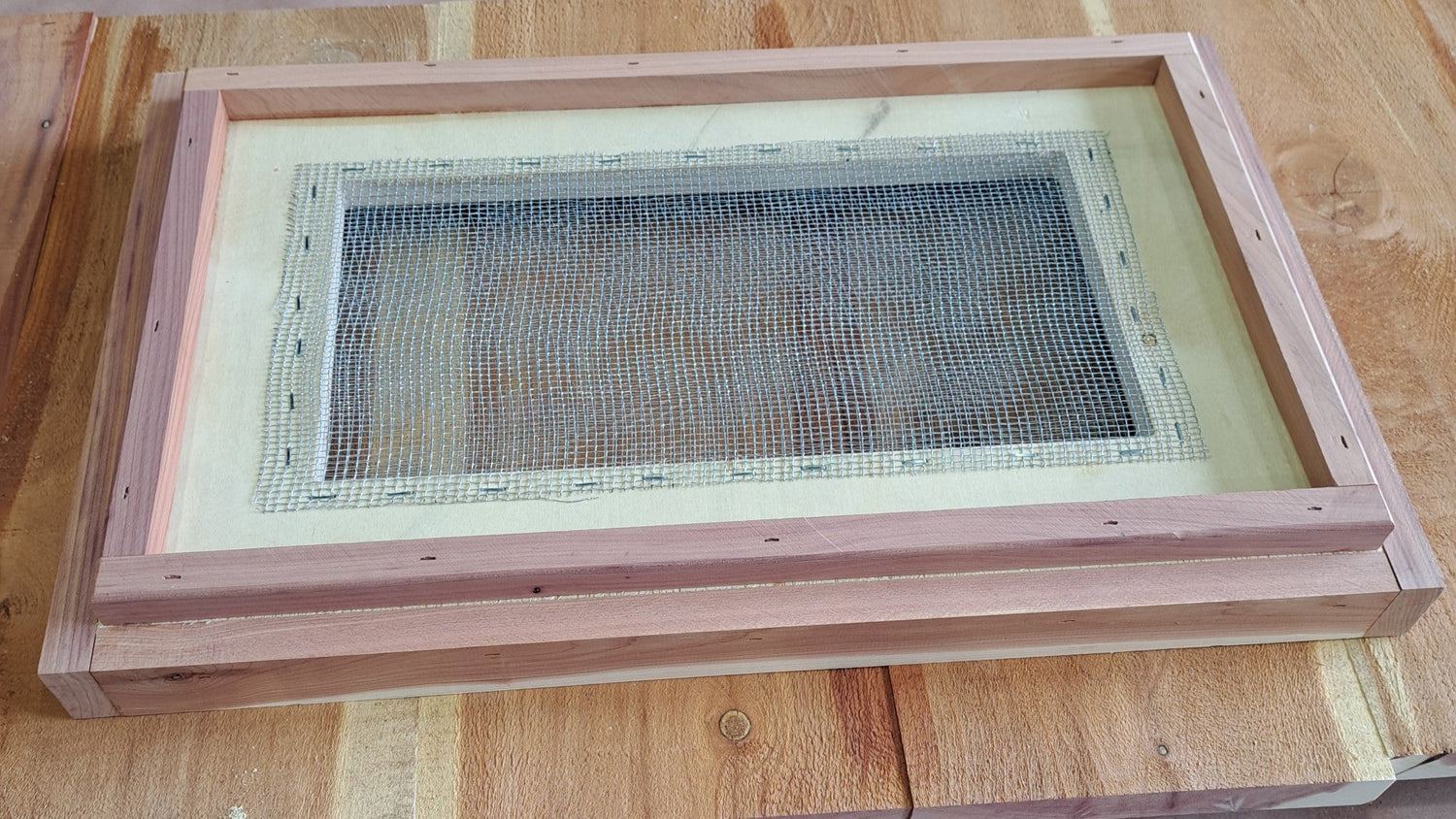Cedar Double Screen Board for Apimaye
