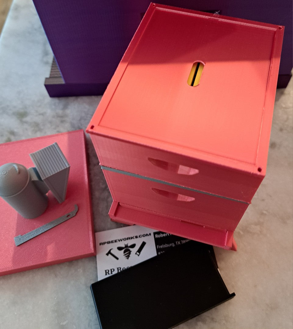 Small Hive Model with all Components