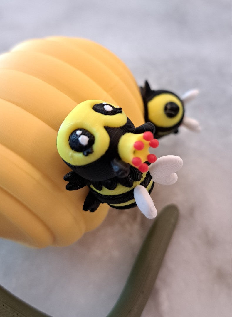 Magnetic Beehive Set with a Queen Bee and 3 Workers