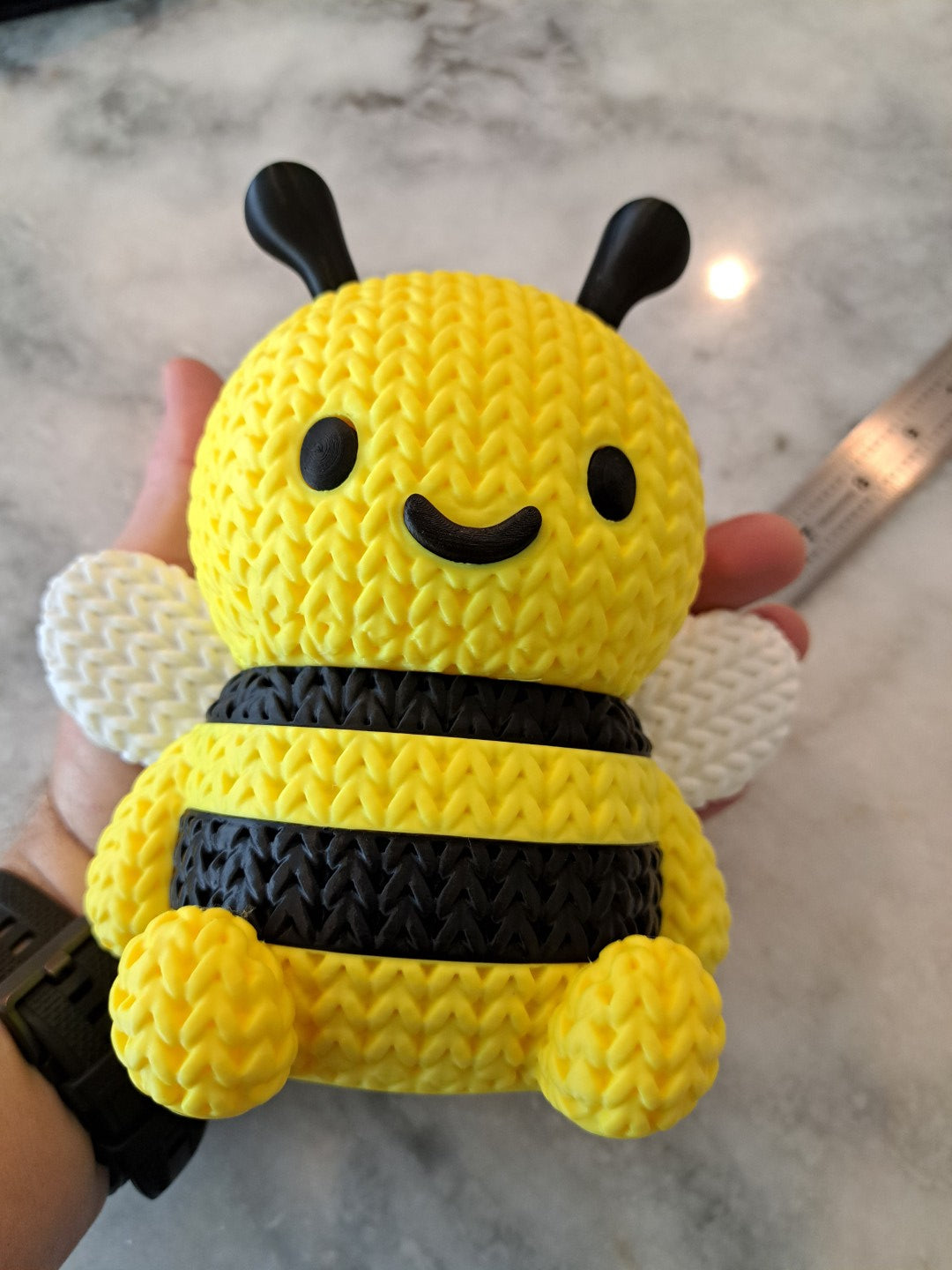 Knitted Bee