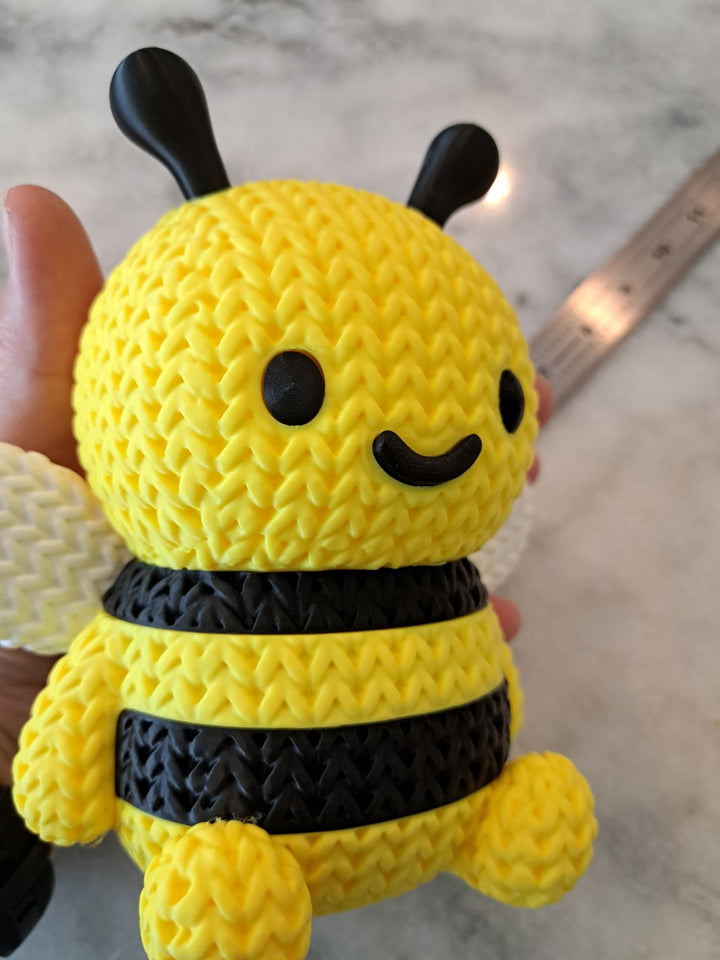 Knitted Bee