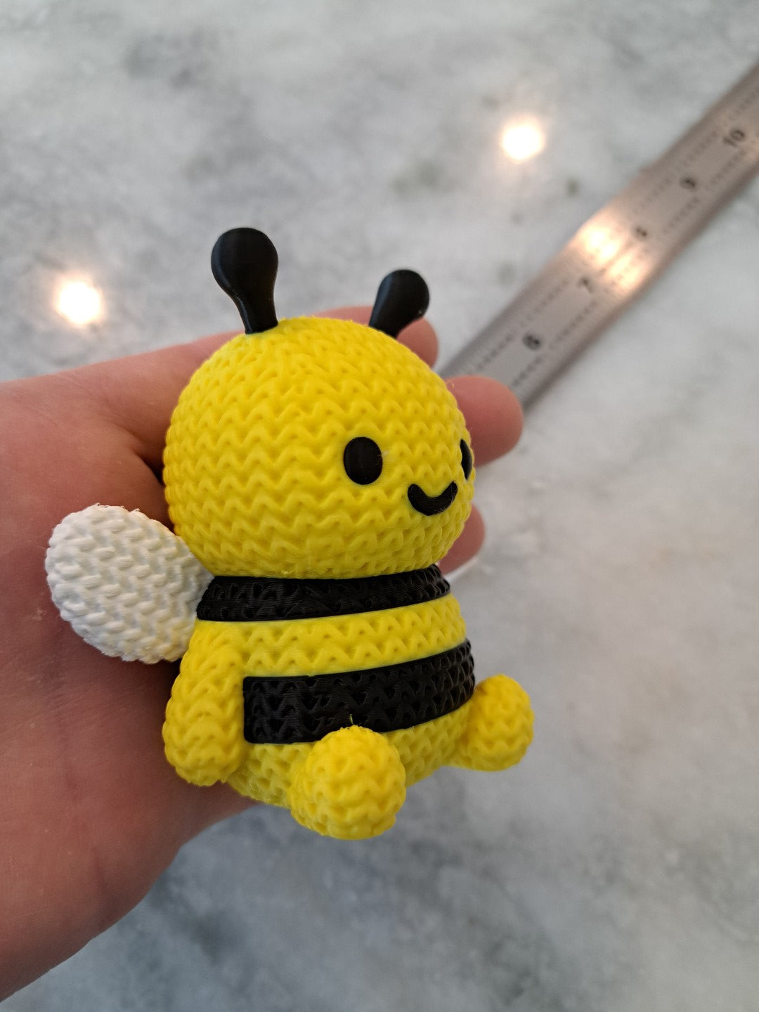 Knitted Bee