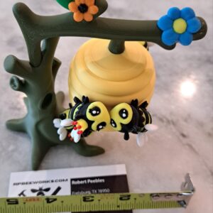 Magnetic Beehive Set with a Queen Bee and 3 Workers