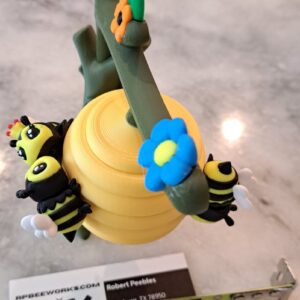 Magnetic Beehive Set with a Queen Bee and 3 Workers